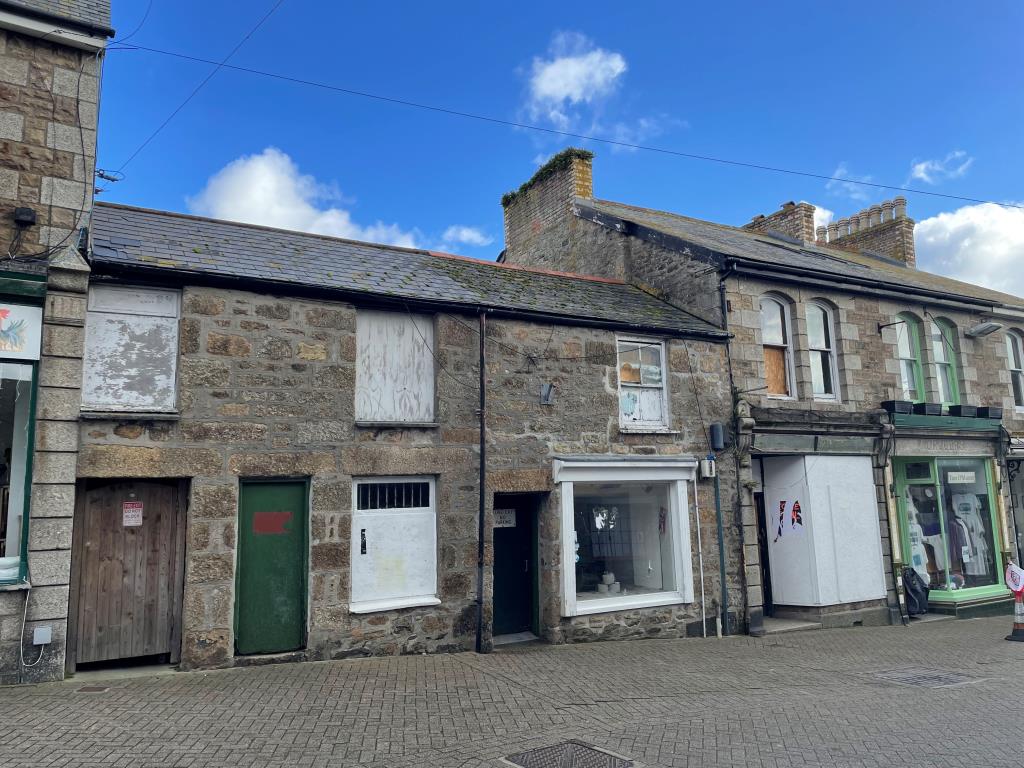 Lot: 27 - COMMERCIAL PROPERTY WITH POTENTIAL - External view of building from alternative angle